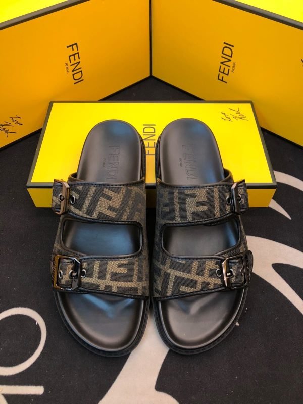Fendi slipper for men | 450 AED