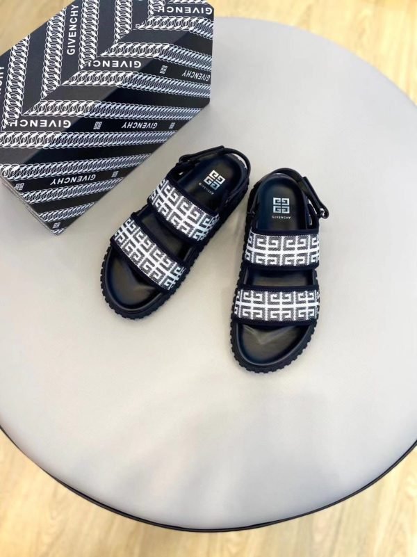 Givenchy | 350 AED