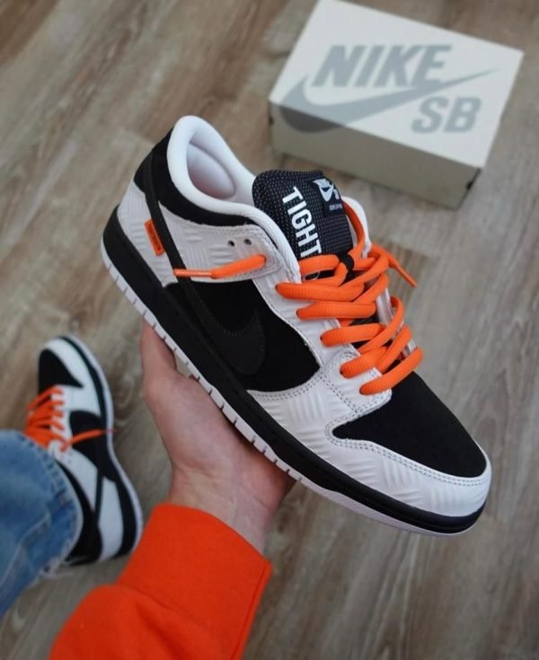 Nike shoes | 300 AED