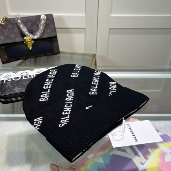 BALENCIAGA