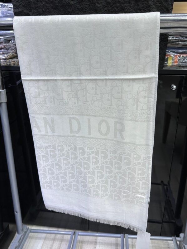 CHRISTIAN DIOR