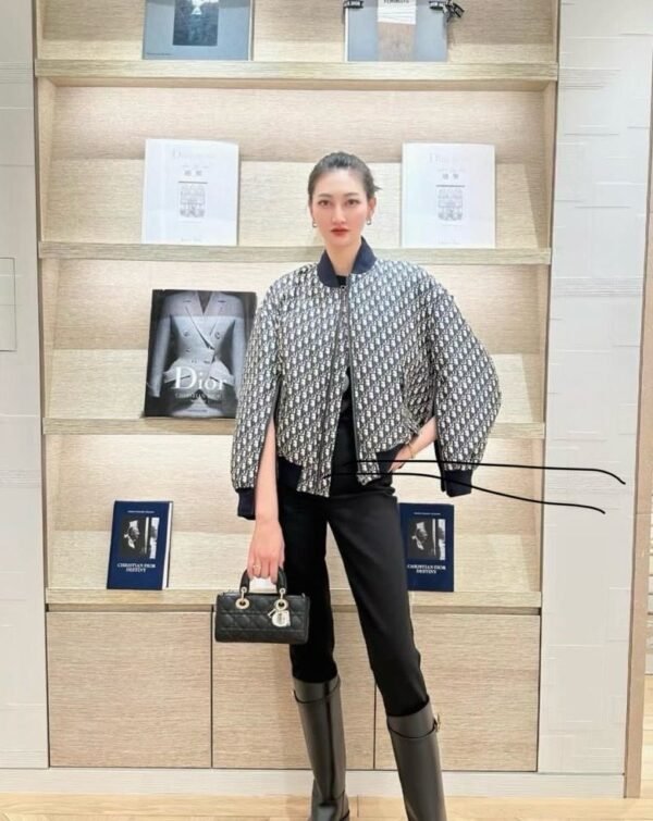 CHRISTIAN DIOR