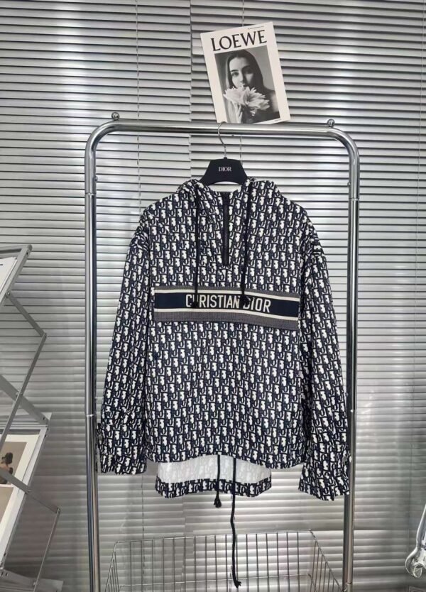CHRISTIAN DIOR