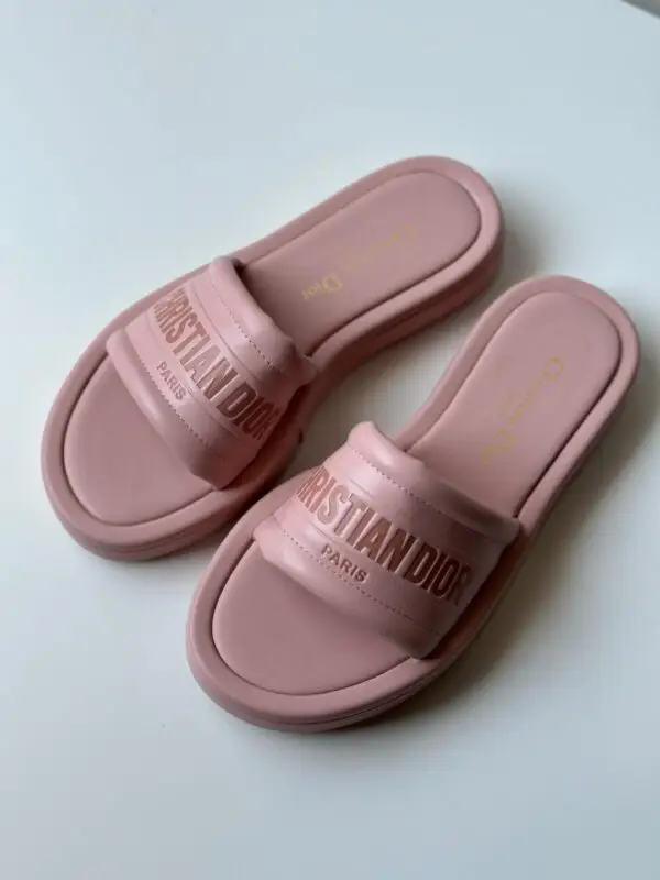CHRISTIAN DIOR