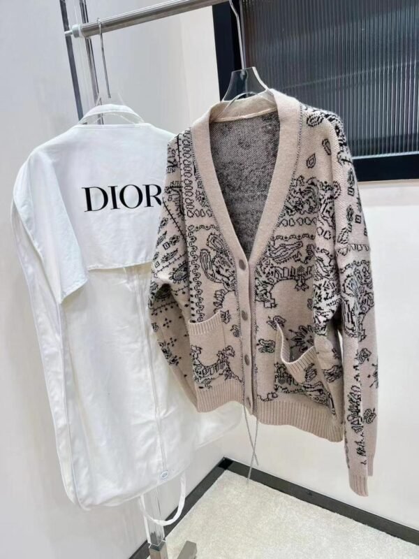 DIOR