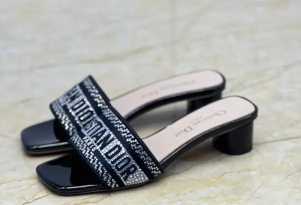 DIOR