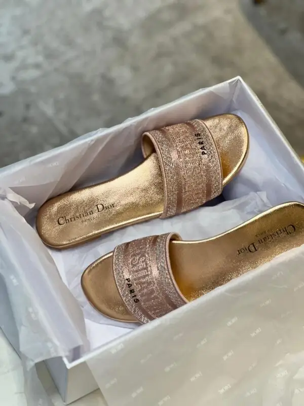 DIOR
