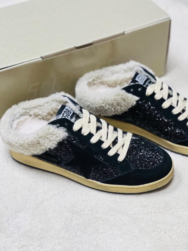 GOLDEN GOOSE