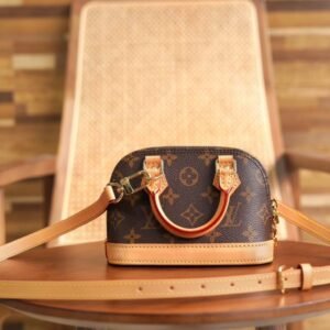 LOUSE VUITTON