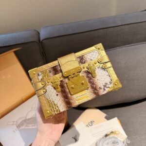 LOUSE VUITTON