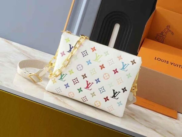 LOUSE VUITTON