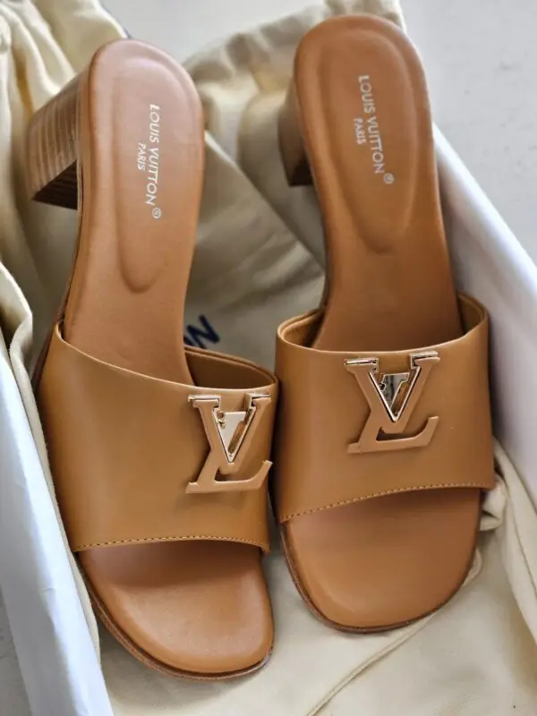 LOUSE VUITTON