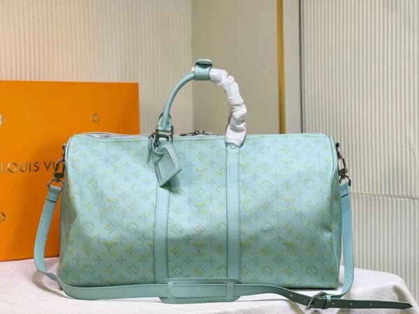 LOUSE VUITTON