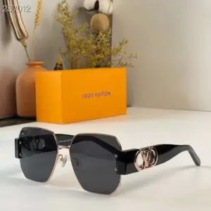 LOUSE VUITTON
