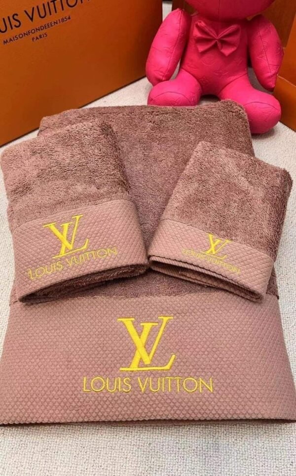 LOUSE VUITTON