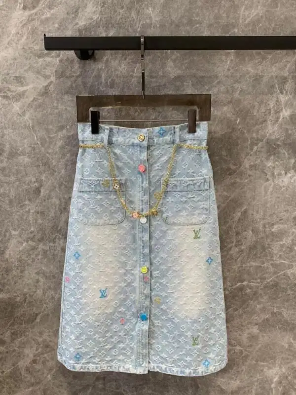LOUSE VUITTON