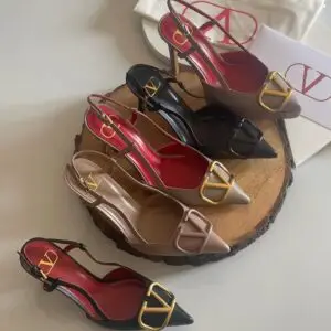 Valentino Garavani VLogo Pumps