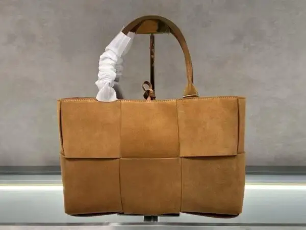 Bottega Veneta Arco Small Shopper Bag –