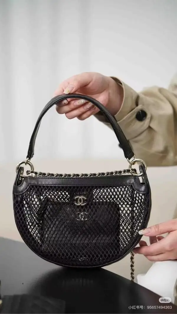 CHANEL Mesh Shiny Lambskin Clutch With Chain Black