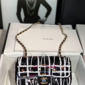 CHANEL Classic Flap Bag