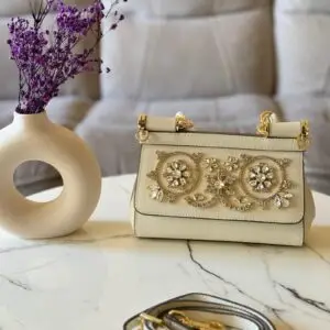 D & G
