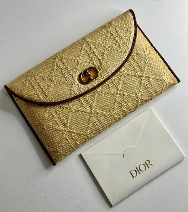 Design 30 Montaigne Avenue Pouch with Flap - Dubai Fashion LUX