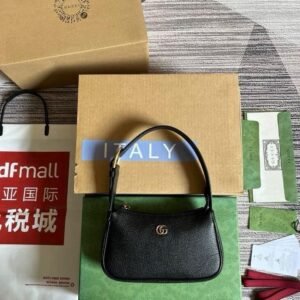 GUCCI Aphrodite GG Supreme Shoulder Bag