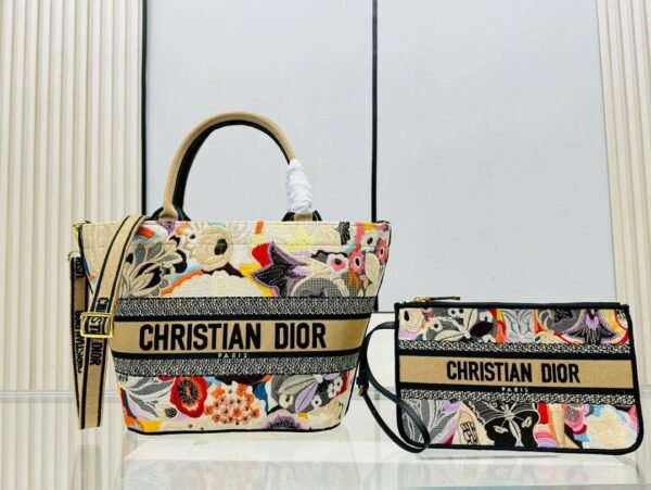 Design CHAPEAU BASKET BAG Brocart Butterfly embroidery in beige/multiple colors - Dubai Fashion LUX