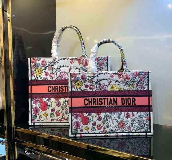 Design MEDIUM BOOK TOTE 42CM for women - Dubai Fashion LUX