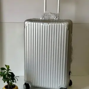 Design Rimova trolley - Dubai Fashion LUX