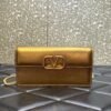 Design VLOGO SIGNATURE METALLIC GRAINY CALFSKIN WALLET - Dubai Fashion LUX