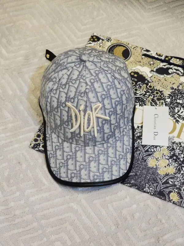 DIOR