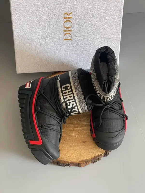 DIOR