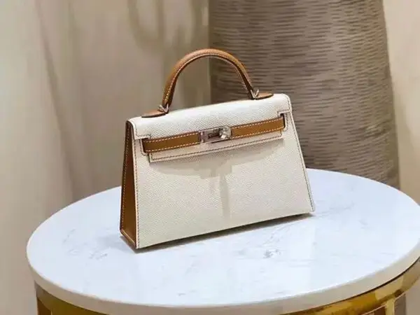 HERMES Kelly Top-Handle Leather Bag