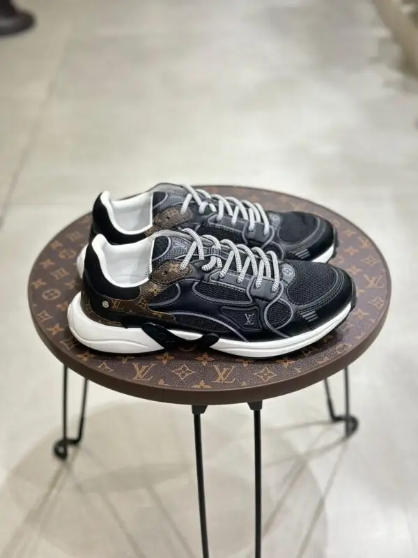 LOUIS VUITTON Olympia Sneaker