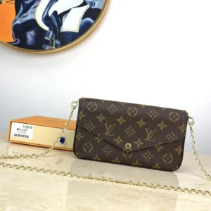 Design Félicie Pochette Monogram - Dubai Fashion LUX