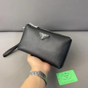 Design logo-plaque clutch bag - Dubai Fashion LUX