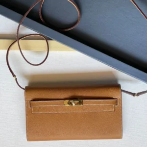 Design Long wallet in Evercolor calfskin - Dubai Fashion LUX