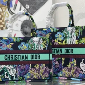 Design MEDIUM BOOK TOTE for women - Dubai Fashion LUX