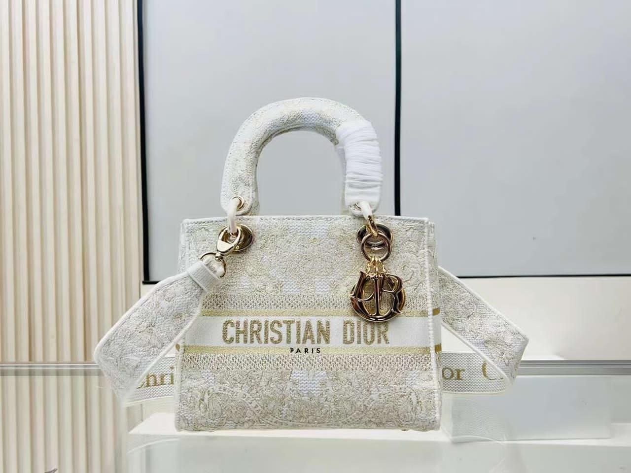 Design MEDIUM LADY D-LITE BAG Gold-Tone and White Butterfly Around The World Embroidery - Dubai Fashion LUX