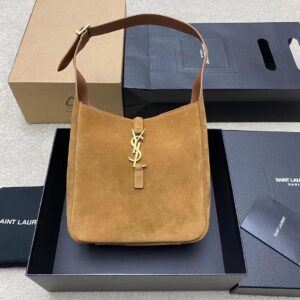 Design small Le 5 á 7 suede shoulder bag - Dubai Fashion LUX