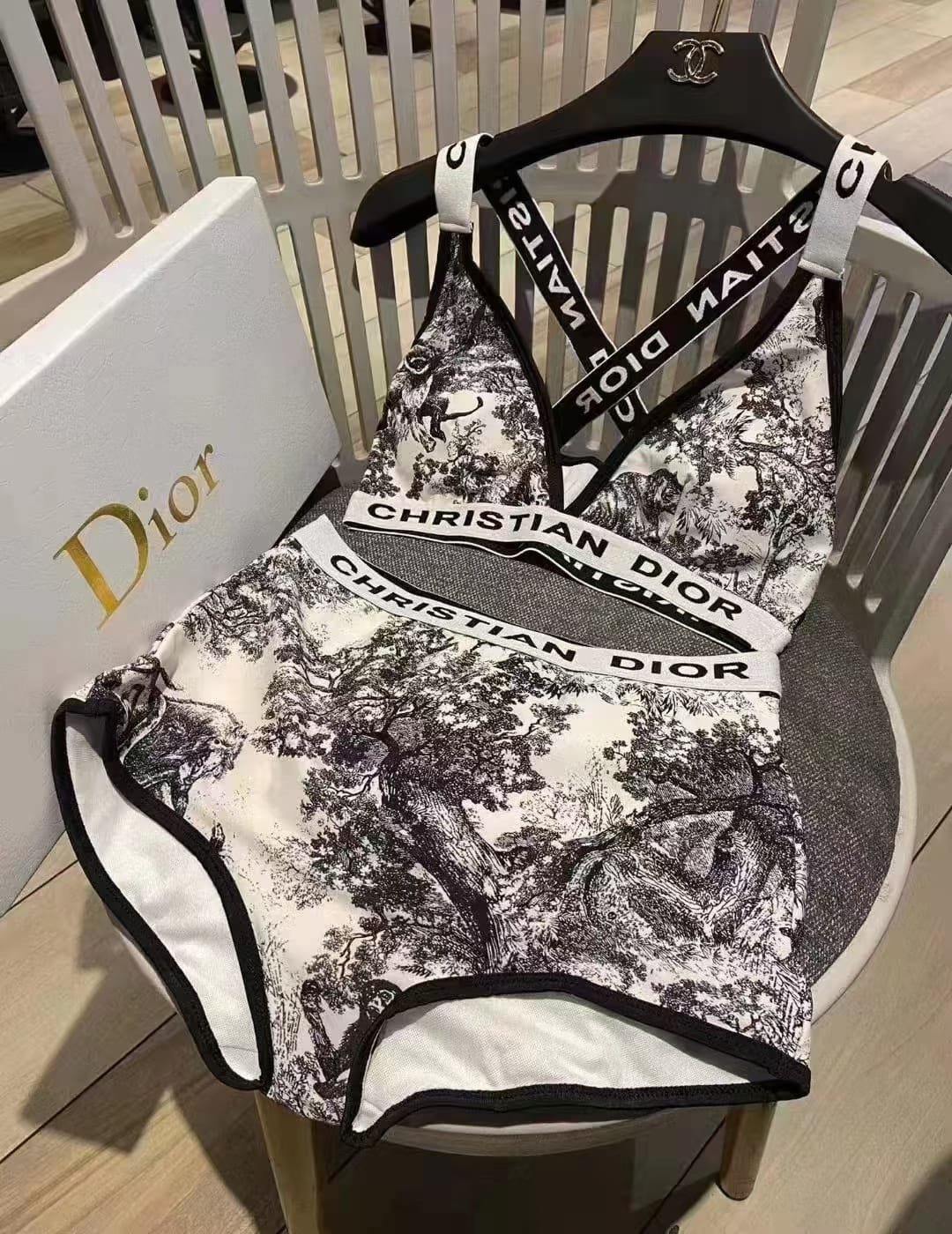 DIOR