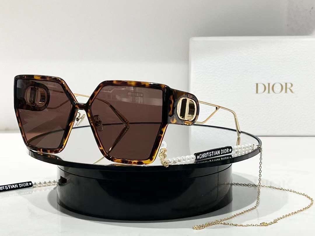 DIOR