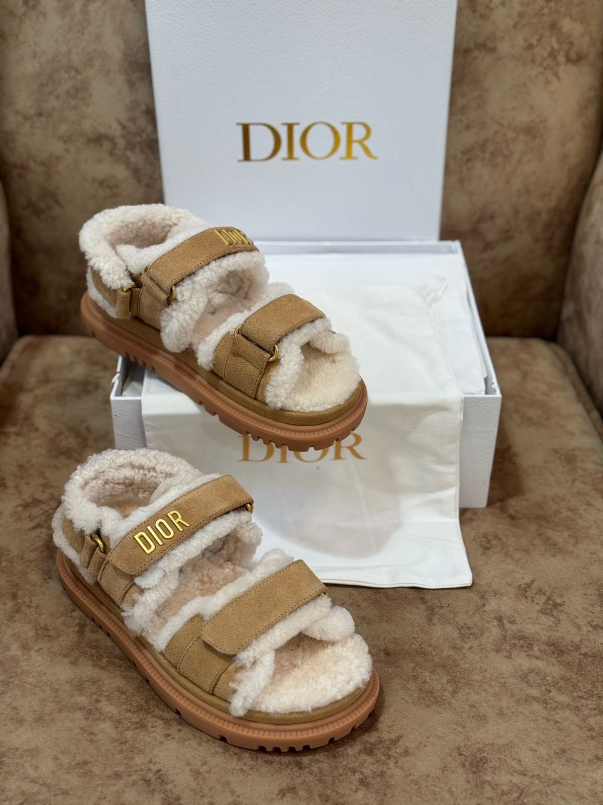 DIOR