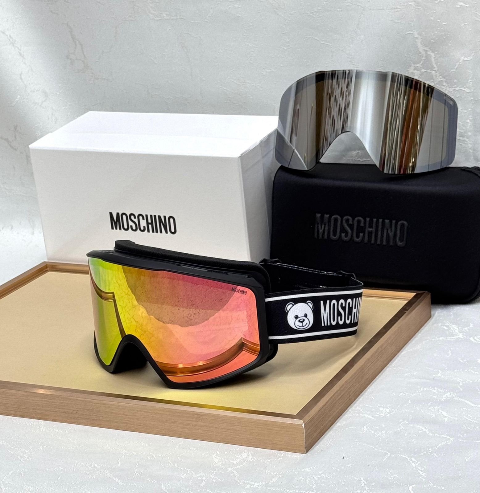 MOSCHINO