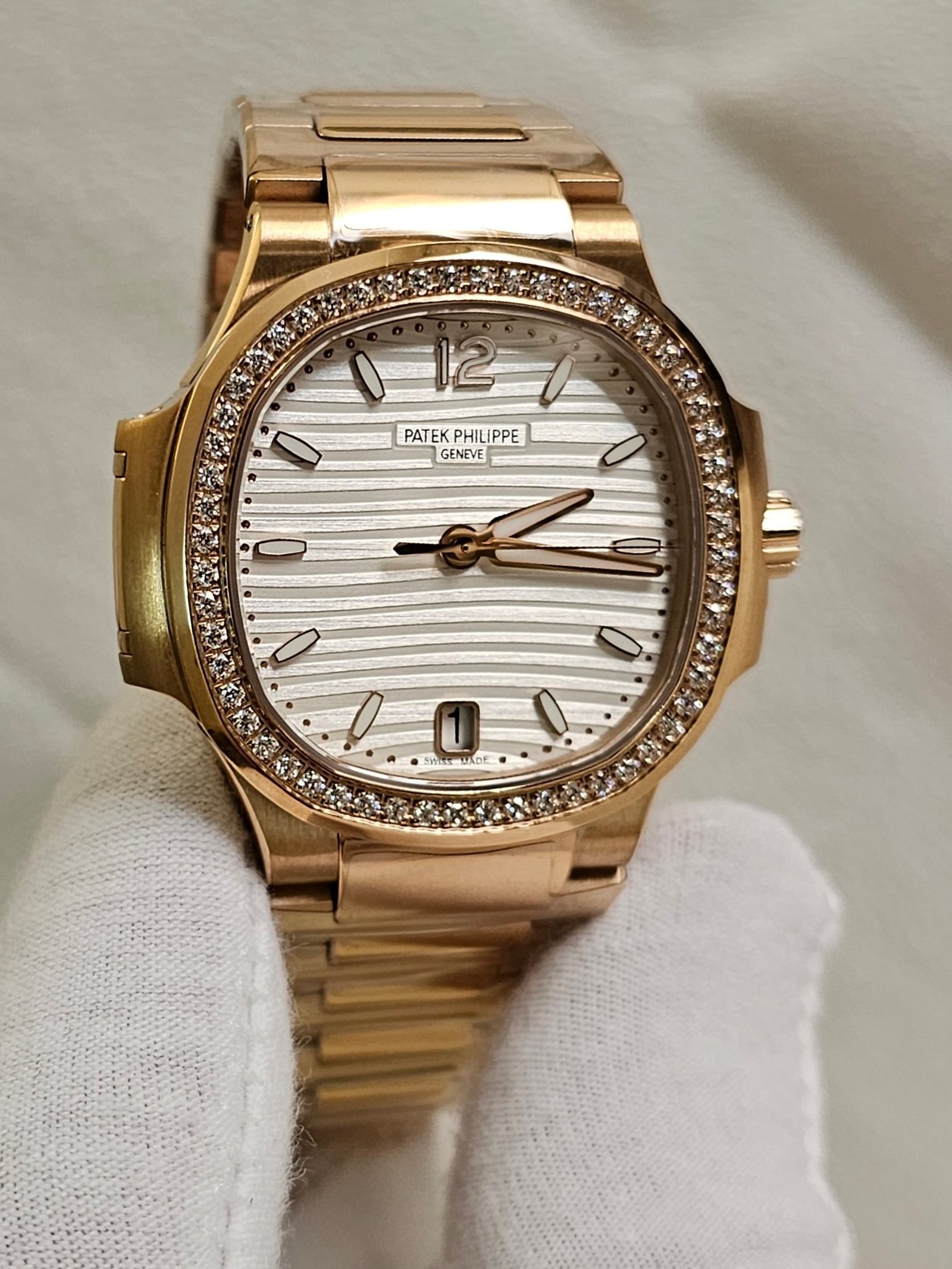 Patek Philippe Nautilus Ladies Rose Gold 7118/1200R-001 - copywatchesdubai.com