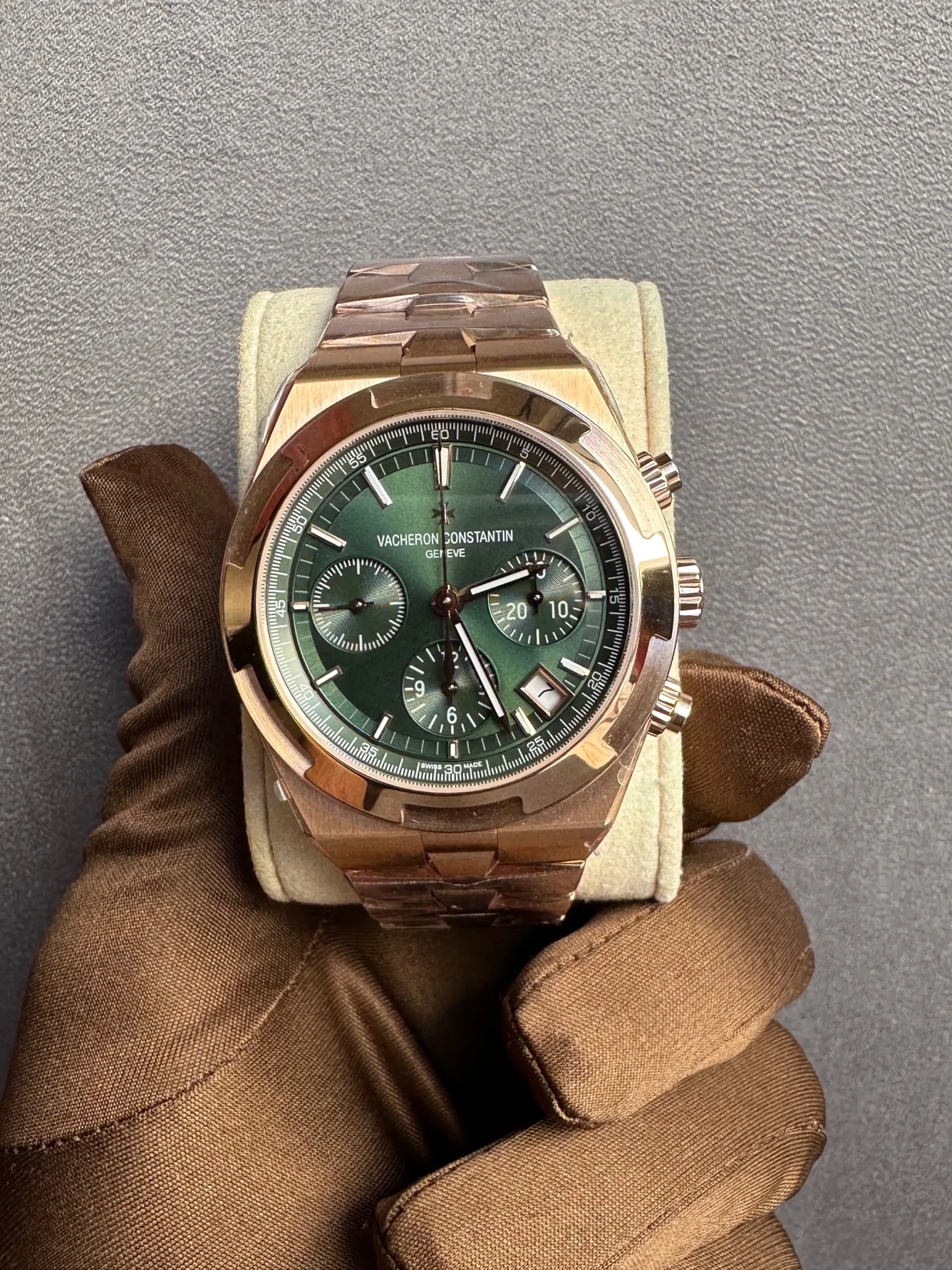 Vacheron Constantin Overseas Chronograph 42.5mm - copywatchesdubai.com