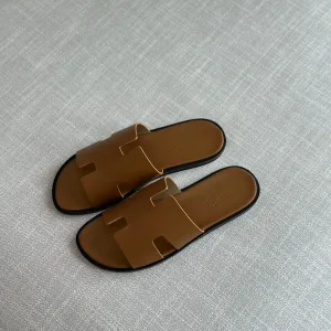 Hermès Izmir sandals in gold calfskin