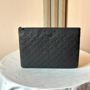 Louis Vuitton Pochette Discovery Clutch