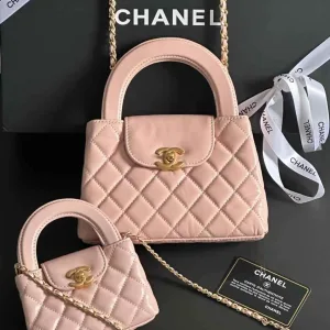 Pink quilted leather Chanel Kelly bag